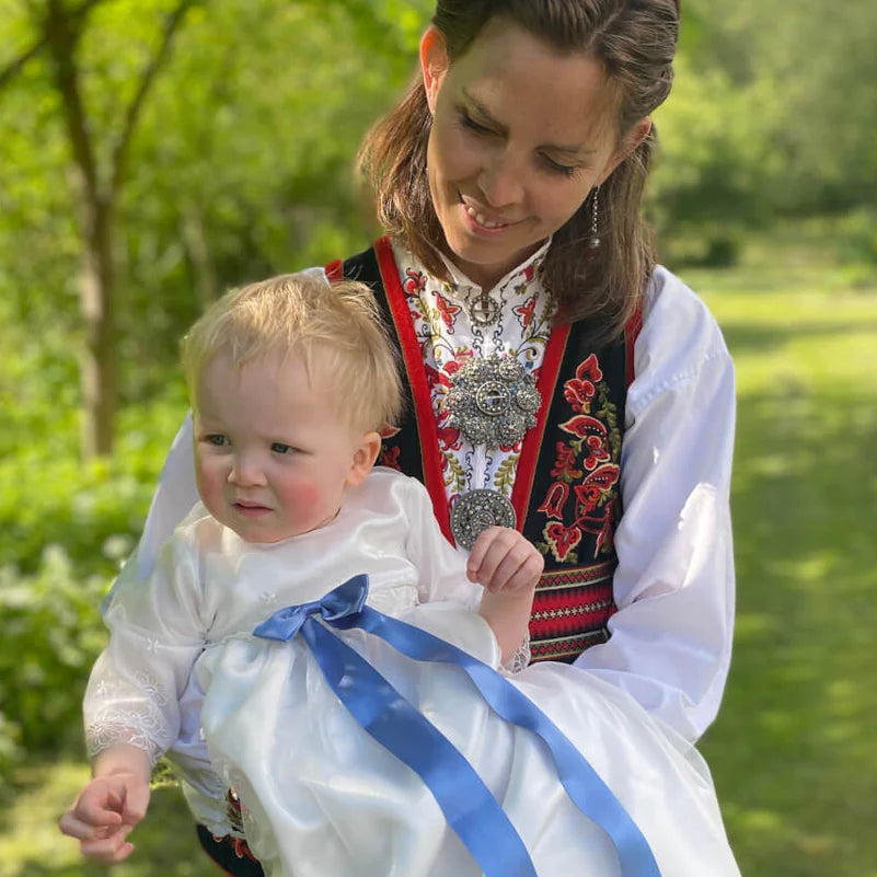 christening-gown-oli-prik-header
